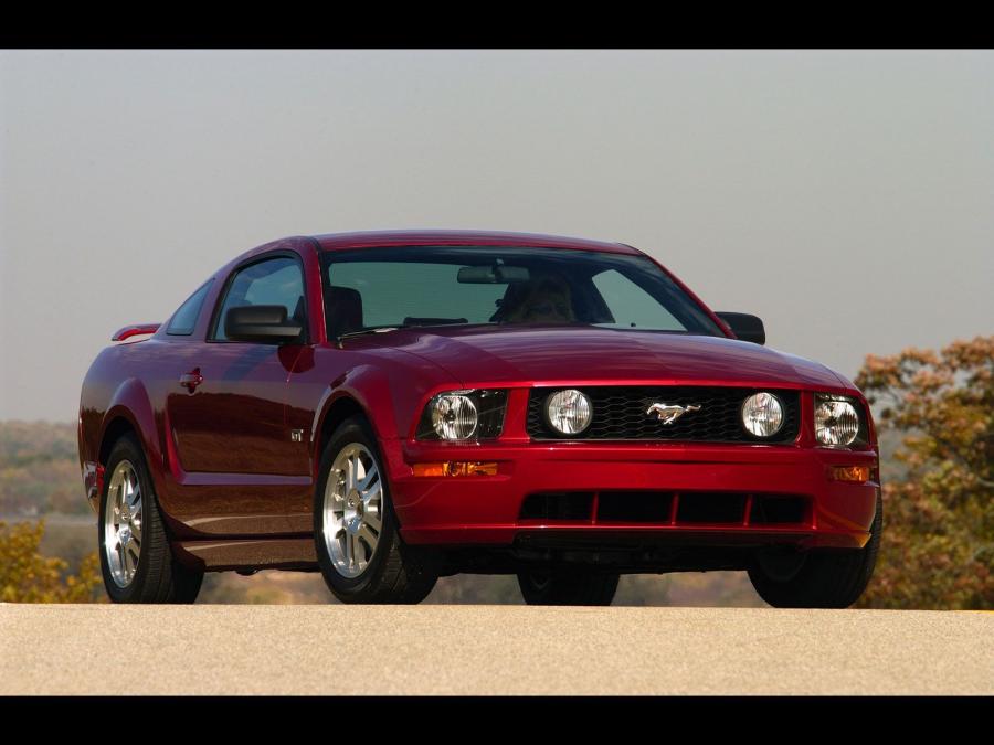  Ford Mustang GT 2005 года  (фото 46 из 209)